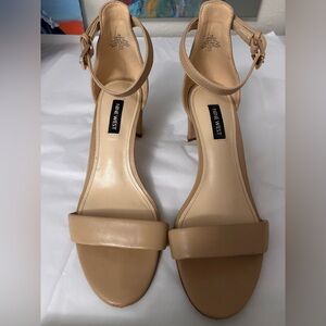 NINE WEST nude pruce block heels.